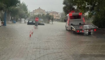Fethiye’de sağanak etkili oldu, yollar sular altında kaldı