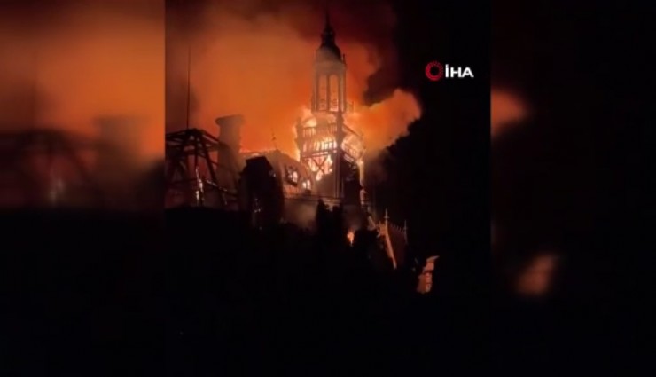 Fransa’da 143 yıllık belediye binası protestolarda kundaklandı