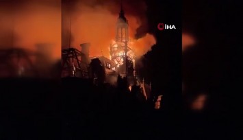 Fransa’da 143 yıllık belediye binası protestolarda kundaklandı