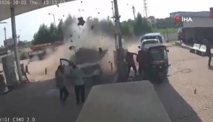 Hindistan'da dolum yapan CNG'li araç patladı: 2 yaralı