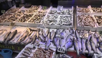 İzmir’de balık fiyatları belli oldu: Hamsi 100, lüfer 2 bin TL’ye kadar çıktı