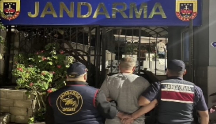 İzmir’de cinayet suçundan aranan hükümlü gizli bölmede yakalandı