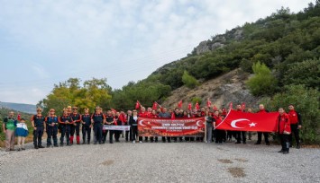 İzmir’de Cumhuriyet’in 103. yılına özel yürüyüş
