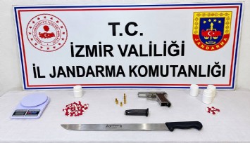 İzmir'de narkotik operasyonu: 77 hap ele geçirildi