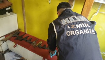İzmir’de ruhsatsız silah operasyonu: Depodan cephanelik çıktı