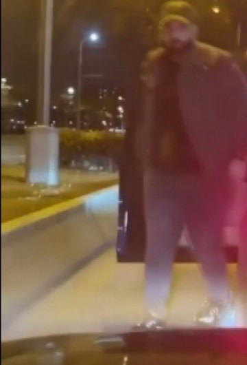 İzmir'de trafikte korku dolu anlar: Bebekli ailenin önünü kesip tehdit ettiler
