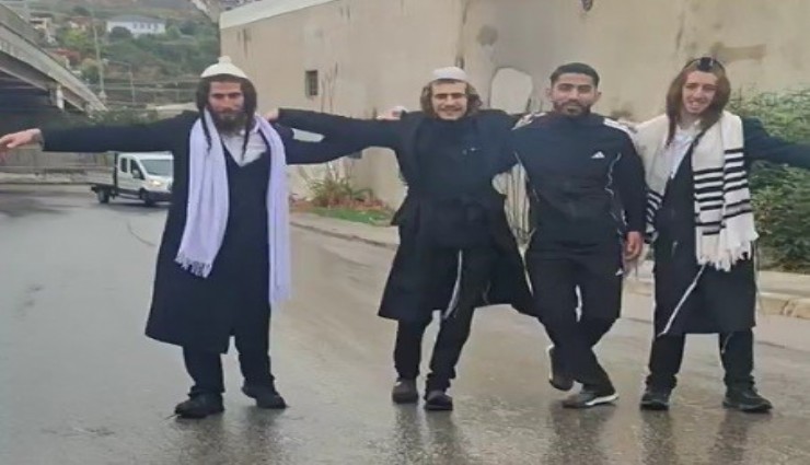 İzmir’de Yahudiler Netanyahu’nun gidişini kutladı