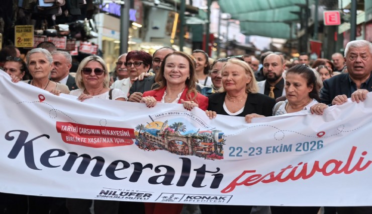 Kemeraltı’nda festival coşkusu: sokaklar müzik ve lezzetle doldu