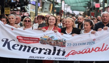 Kemeraltı’nda festival coşkusu: sokaklar müzik ve lezzetle doldu