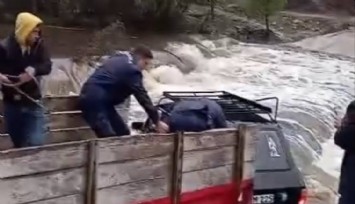 Koçarlı'da sel felaketi: Derede mahsur kalan 2 kişi son anda kurtarıldı