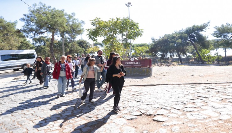 Konak’ın tarihi sokaklarında keşif yolculuğu sürüyor