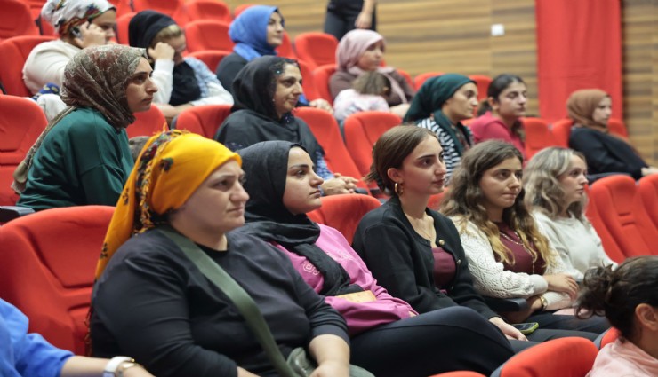 Konak Belediyesi’nden ailelere yönelik seminer programı