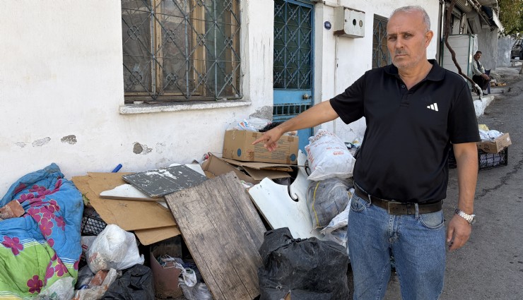 Konak’ta çöp ev krizi: Kapının önüne bile çıkamıyoruz