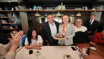 Konaklı muhtarlardan Başkan Nilüfer Çınarlı Mutlu’ya sürpriz