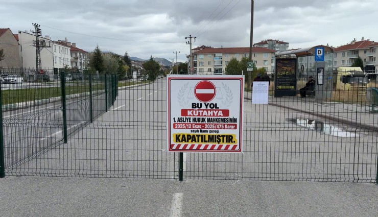 Kütahya’da araç trafiğinin yoğun olduğu yol kapatıldı