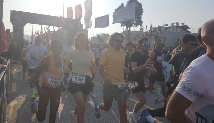 Lykos yarı maratonu'nda binlerce kişi koştu