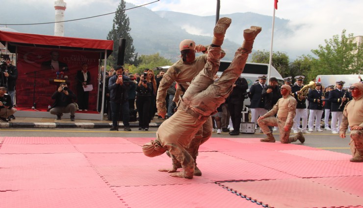 Manisa’da Cumhuriyet coşkusunda jandarma gösterisi