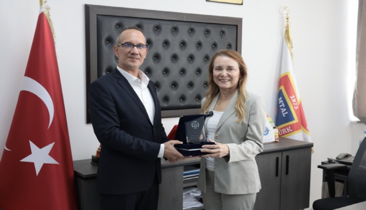 Mutlu’dan Konak’taki liselere ziyaret: Eğitim için desteğimizi sürdüreceğiz