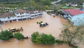 Sakarya’da sağanak sele dönüştü: Mahalle sular altında kaldı