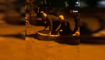 Sel sularında mahsur kalan cami cemaatini kayıkla kurtardılar