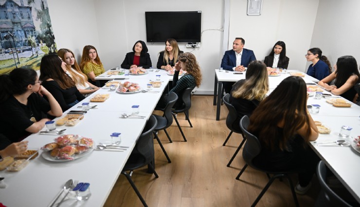 Üniversiteli gençlere başkan güvencesi: Bu kentte yanınızda abiniz var!