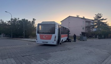 Uşak’ta midibüs ile otomobil çarpıştı: 4’ü çocuk 7 yaralı