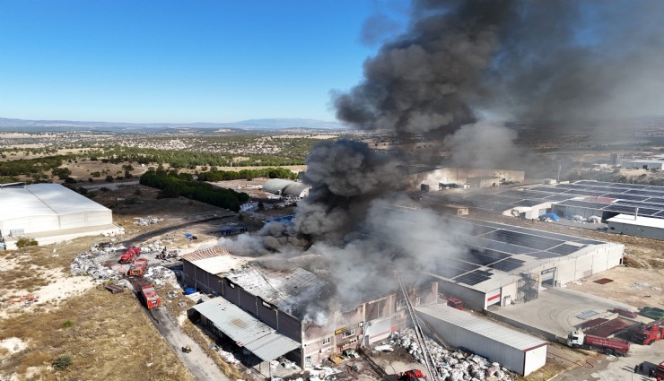 Uşak’ta tekstil fabrikasında korkutan yangın