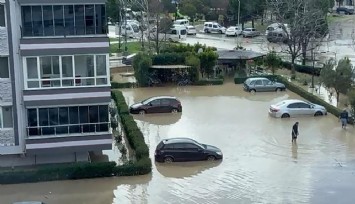 Aliağa’da mahalle sular altında kaldı