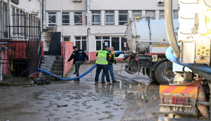 Bornova’da sel alarmı: Belediye tüm gücüyle sahada