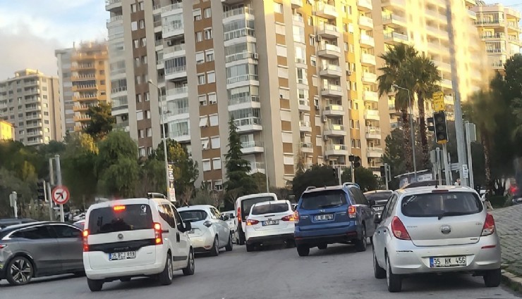 Bornova’da üç gündür süren ışık kaosu: Evka-3’te trafik ışıkları çalışmıyor