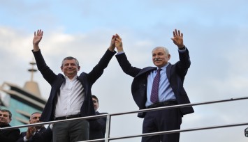 CHP Genel Başkanı Özel: 'Tutuksuz ve adil bir yargılama sürecinin yaşanmasını bekliyoruz'