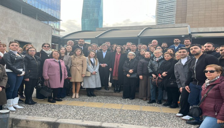 CHP’li Gökçen ve Taşkın’dan İzmir Adliyesi önünde tahliye çağrısı: Gençlere yargı sopası çekilmesin