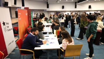 İEÜ Kariyer Fuarı ile mezunlar ve öğrenciler iş dünyasına direkt atılıyor