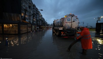 İzmir 88 yıldır böyle yağış görmedi: Metrekareye 223,7 kilogram düştü
