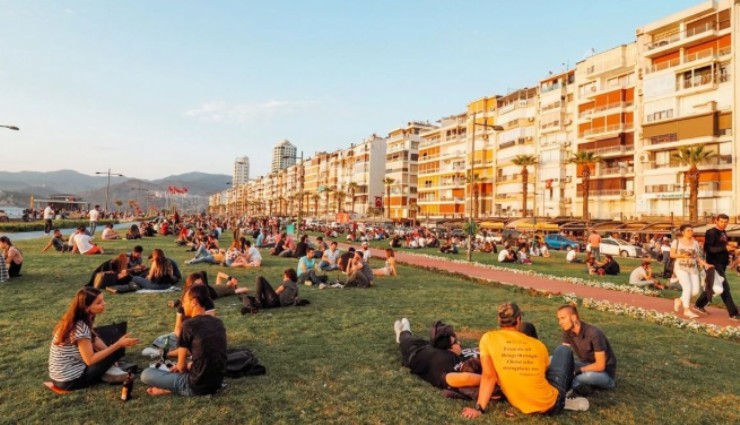 İzmir’de yaşam memnuniyeti 8 yılda 32 puan düştü: Memnunum diyenlerin oranı yüzde 81’den 49’a geriledi