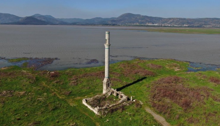 İzmir'e 45 günde bir yıllık yağış düştü