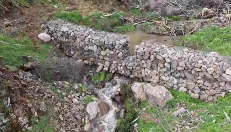 Karşıyaka-Yamanlar’da yangın sonrası erozyon önlemi: 84 Gabion eşik kuruldu