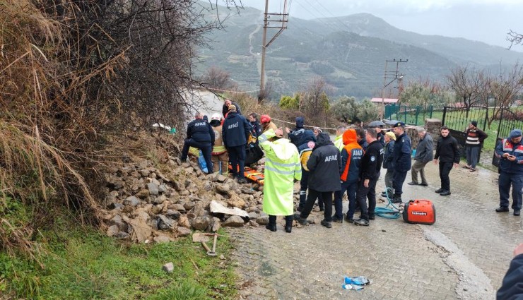 Manisa'da istinat duvarı çöktü: 1 kişi hayatını kaybetti