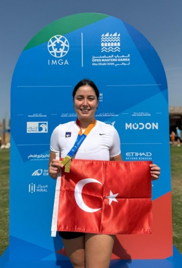 Milli yüzücü Bengisu Avcı, Abu Dhabi’de dünya şampiyonu oldu