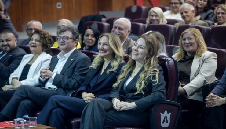 Romanların sesi Konak’tan yükseldi