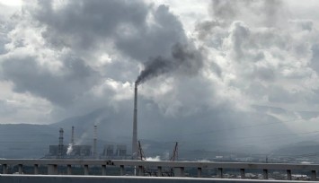 Soma’da termik santral kışın siyah dumanla geri döndü