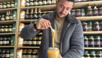 Viral olan ayı, satışları katladı: Balcı dükkanının başköşesine ’bayılan ayı’ dekoru yerleşti