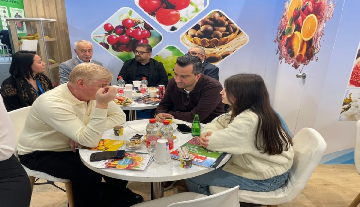 Yaş meyve sebze sektörü 4 milyar dolar ihracat hedefi için Almanya’ya çıkarma yaptı