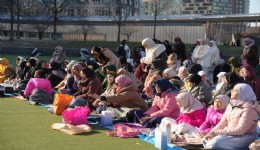 New York’ta bayram namazı sokaklara taştı