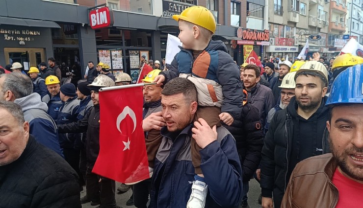 Soma'da yüzlerce maden işçisi şehir merkezine yürüdü