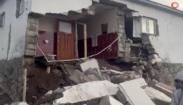 Ağrı’daki depremde köylerde bazı yapılarda hasar meydana geldi