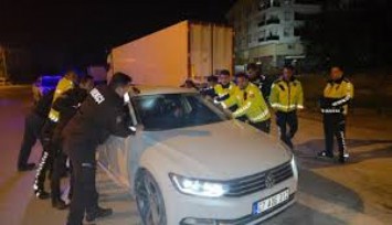 Antalya’da araçta uyuyan sürücü cam kırılarak uyandırıldı