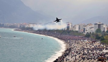 Antalya’da SOLOTÜRK rüzgrı: 23 Nisan’da gökyüzü nefes kesti