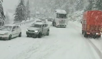 Antalya-Konya yolunda kar etkili oldu: Sürücüler zor anlar yaşadı