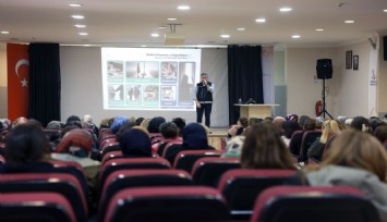 Bayraklı’da annelere uyuşturucuyla mücadele eğitimi